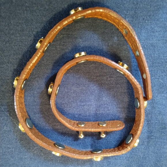 3 for💲25🌟wrap bracelet (leather?) with gold-tone screw style studs - Picture 5 of 5